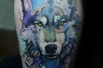 2 agujas para lograr tatuajes de lobos en acuarela en brazo