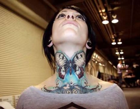 tatuajes para mujeres de mariposa cuello