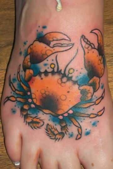tatuajes de cangrejos para mujeres coloridos en pie