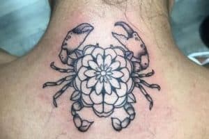 tatuajes de cangrejos para mujeres y mandala