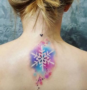 tatuajes de copos de nieve acuarela