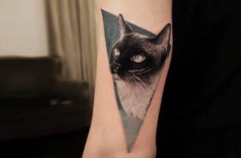 Espirituales tatuajes de gatos siameses en 3 zonas cuerpo