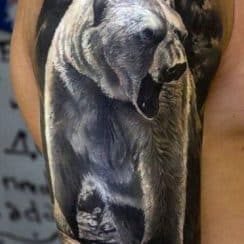 4 diversos diseños en tatuajes de oso polar en brazo