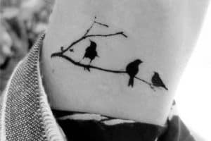 tatuajes de pajaritos en ramas siluetas