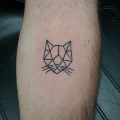 Modernos tatuajes gatos geometricos 2 tonos y basicos