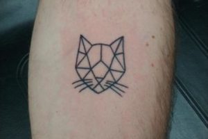 tatuajes gatos geometricos pequeños