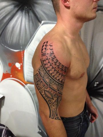 tatuaje escamas de dragon formato tribal