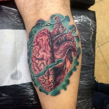 tatuajes de cerebro y corazon rasgos de realismo