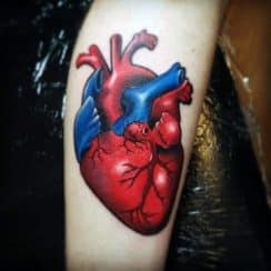 Diseño genial de tatuajes de corazones de colores amor 2021