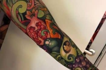 2 tatuajes de frutas y verduras en mangas y 2 sutiles