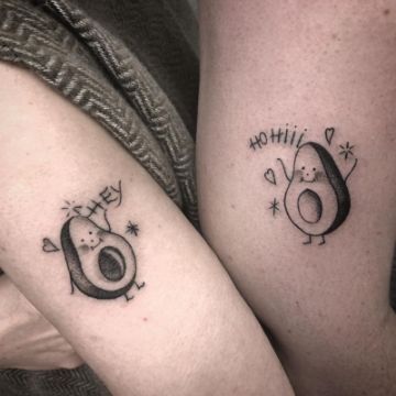 tatuajes inspirados en el aguacate para parejas