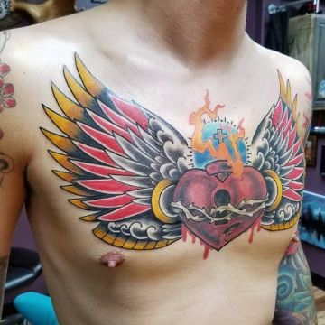 tatuajes de alas en el pecho colorido neo tradicional
