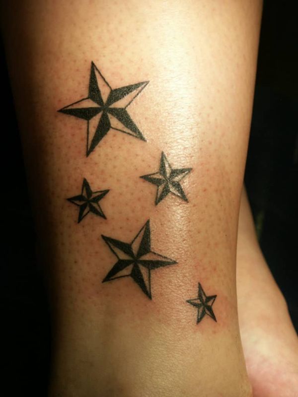 tatuajes de estrellas significado de diferentes tamaños