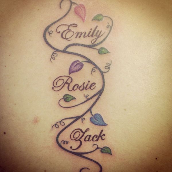 tatuajes de familia para mujer enredadera con nombres