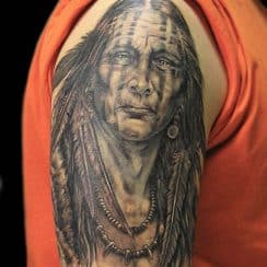 Sorprendentes tatuajes de indios americanos en 2 tecnicas