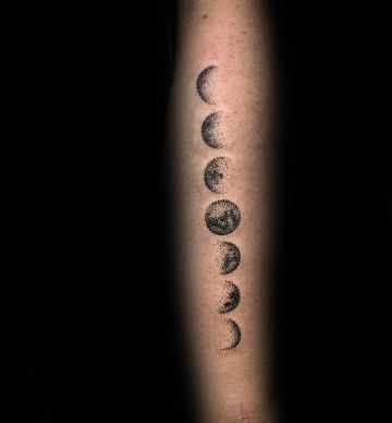 tatuajes de las fases de la luna textura dotwork