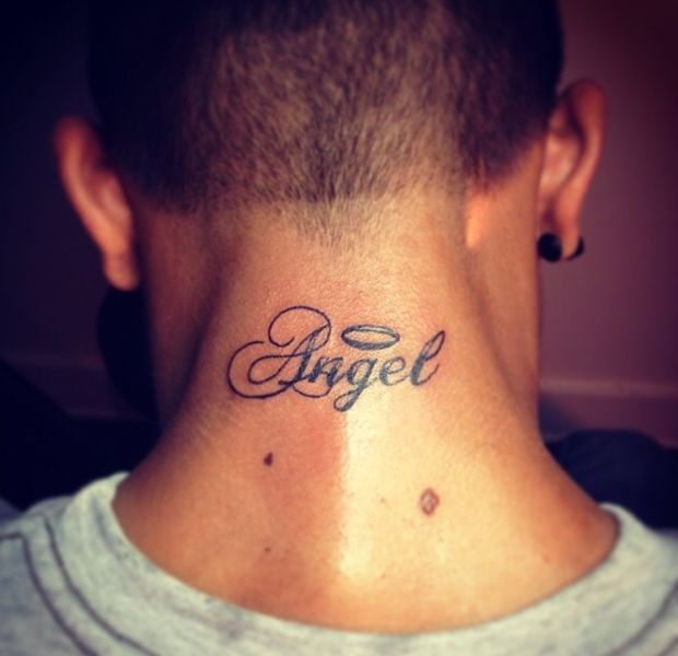 tatuajes con el nombre de angel en cuello