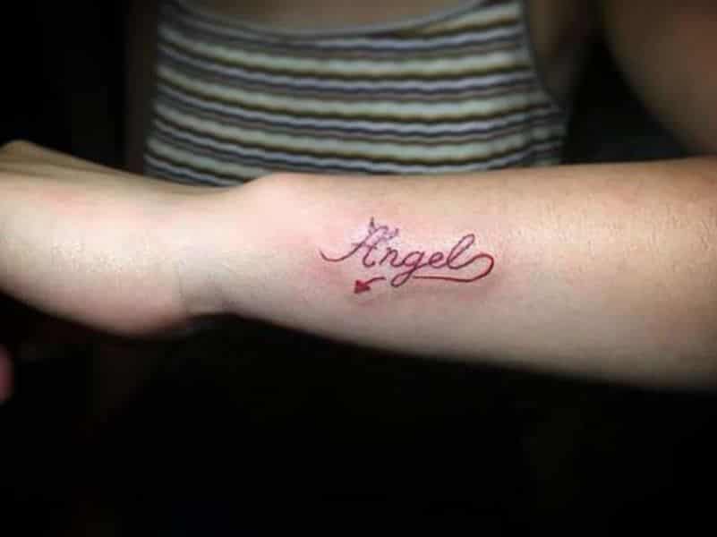 tatuajes con el nombre de angel pequeño