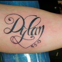3 letras para tatuajes con el nombre de dylan en negro