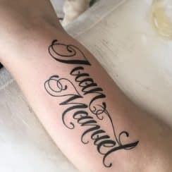Diseños en tatuajes con el nombre de juan con 2 referencias