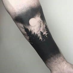 Negros tatuajes de bosques con luna en 2 zonas del cuerpo