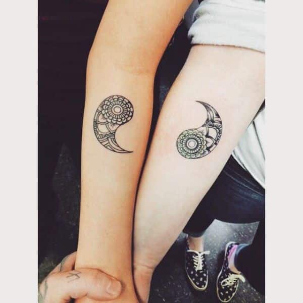 tatuajes de mamas con sus hijos yin yang