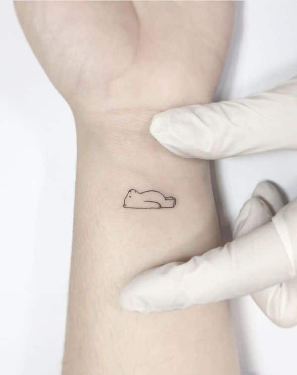 tatuajes minimalistas para mujer silueta