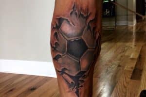 tatuajes relacionados con el futbol balones