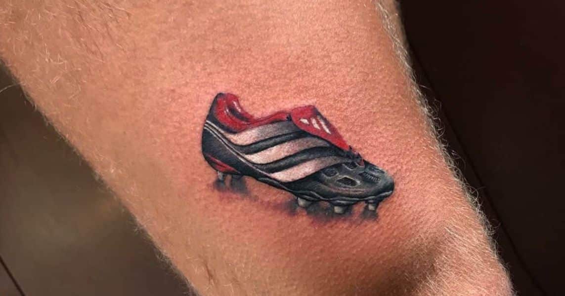 tatuajes relacionados con el futbol zapatos realistas
