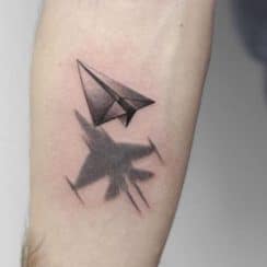 Ideas para tatuajes de 10cm para hombres en brazos