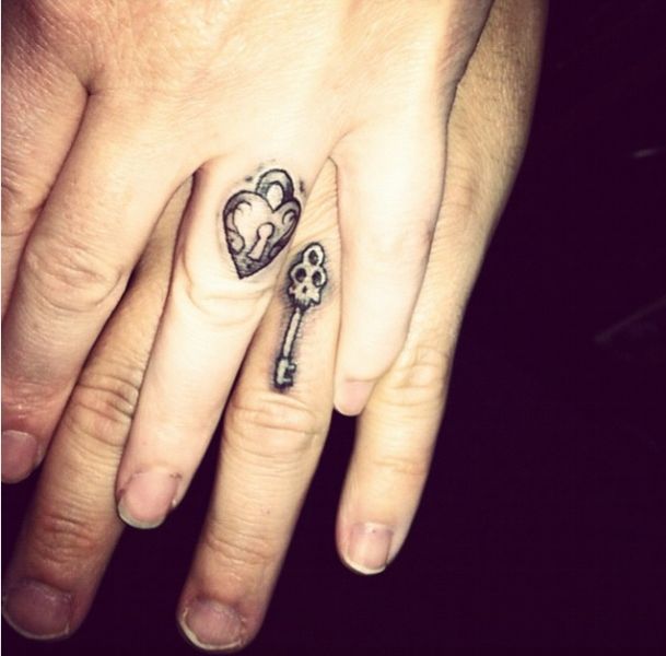 tatuajes de anillos en pareja complem