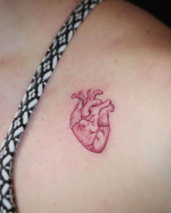 tatuajes de corazones en el hombro organo humano