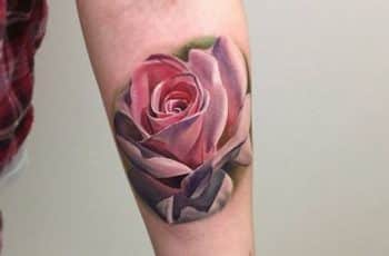 4 tatuajes de rosas para mujeres con colores y a negros