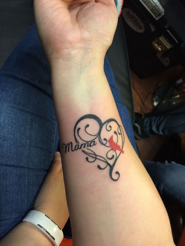 tatuajes para recordar a mama con corazon