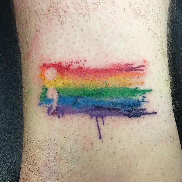 tatuajes de la bandera gay pequeño