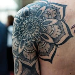 Adaptables tatuajes encima del hombro 4 ideas originales