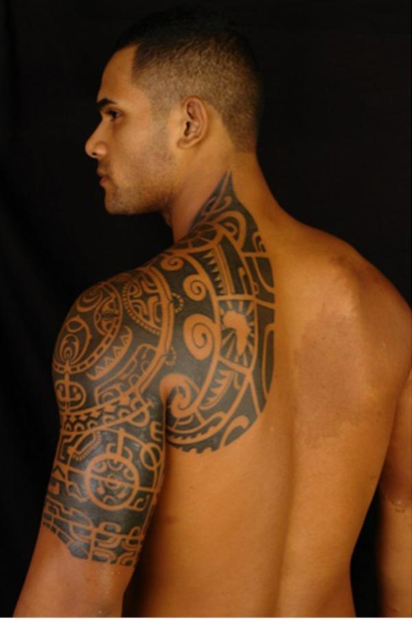 tatuajes encima del hombro tribal