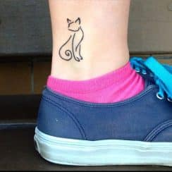 Minimalistas tatuajes de gatos pequeños a 1 y 2 tonos