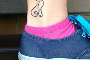 tatuajes de gatos pequeños lineas