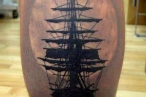 tatuajes de barcos en el brazo silueta con fondo
