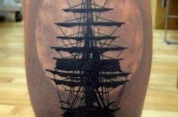4 tatuajes de barcos en el brazo en diversos modelos
