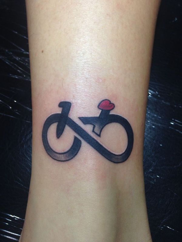 tatuajes de bikers para hombres en base a simbolos