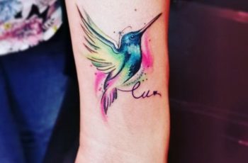 3 estilos en tatuajes de colibrí en el brazo con sutileza