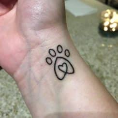 4 diseños tatuajes de mascotas fallecidas homenajes
