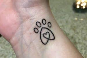 tatuajes de mascotas fallecidas sencillo