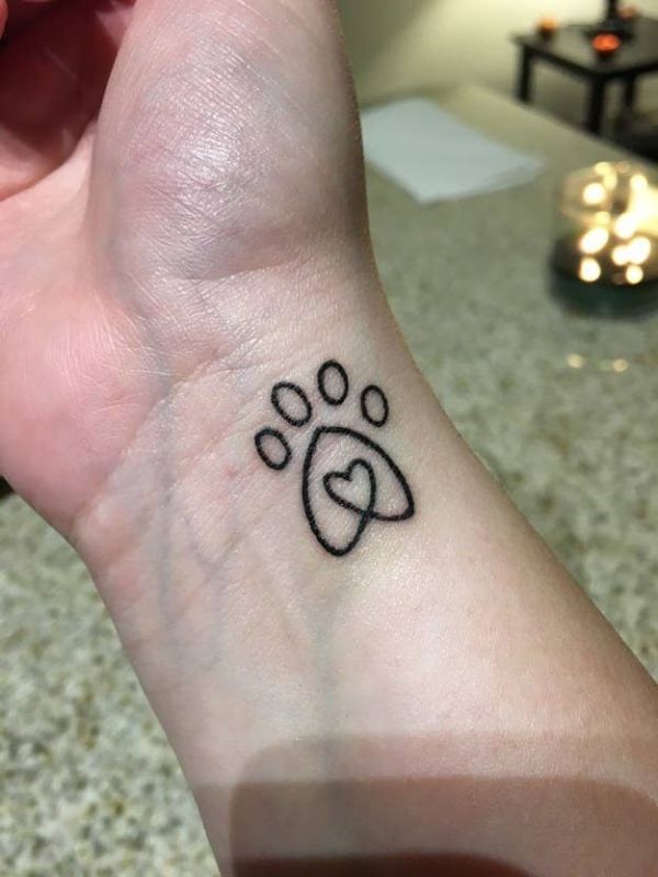 tatuajes de mascotas fallecidas sencillo