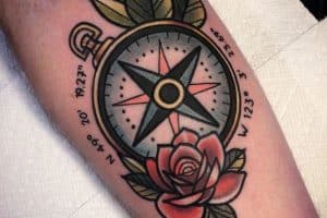 tatuajes de rosas de los vientos amante viajero