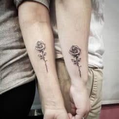 4 diseños tatuajes de rosas para parejas en brazos y piernas