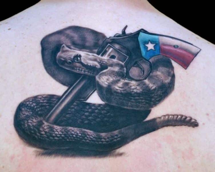 tatuajes de viboras de cascabel patrioticos