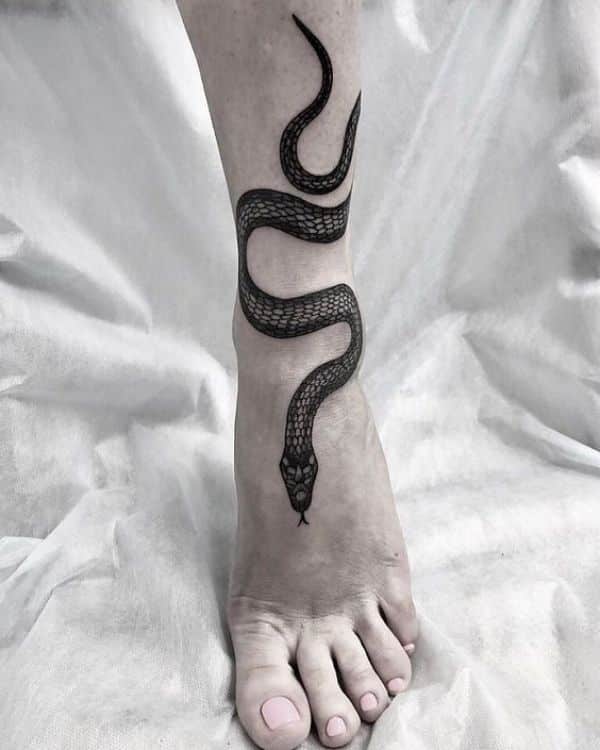 tatuajes de víboras en la pierna proporción